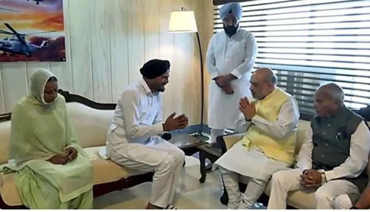 অমিত শাহের সঙ্গে দেখা করলেন সিধু মুসে ওয়ালার বাবা-মা