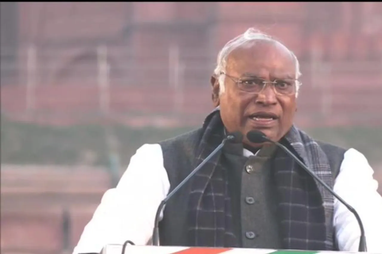 বিজেপি ভয় পেয়েছে, দাবি মল্লিকার্জুন খাড়গের