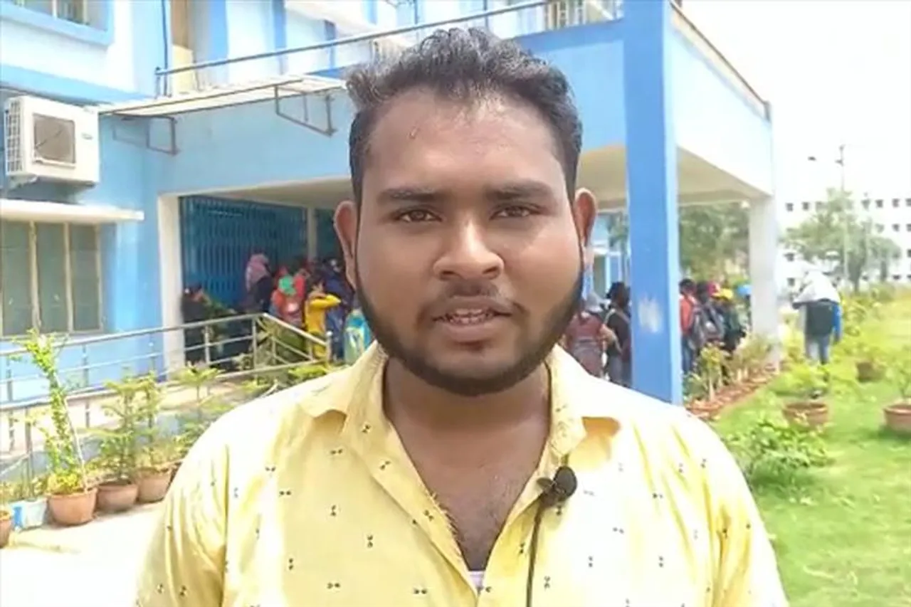 অনলাইনে পরীক্ষার দাবিতে বিক্ষোভ, শুনুন ছাত্রের বক্তব্য