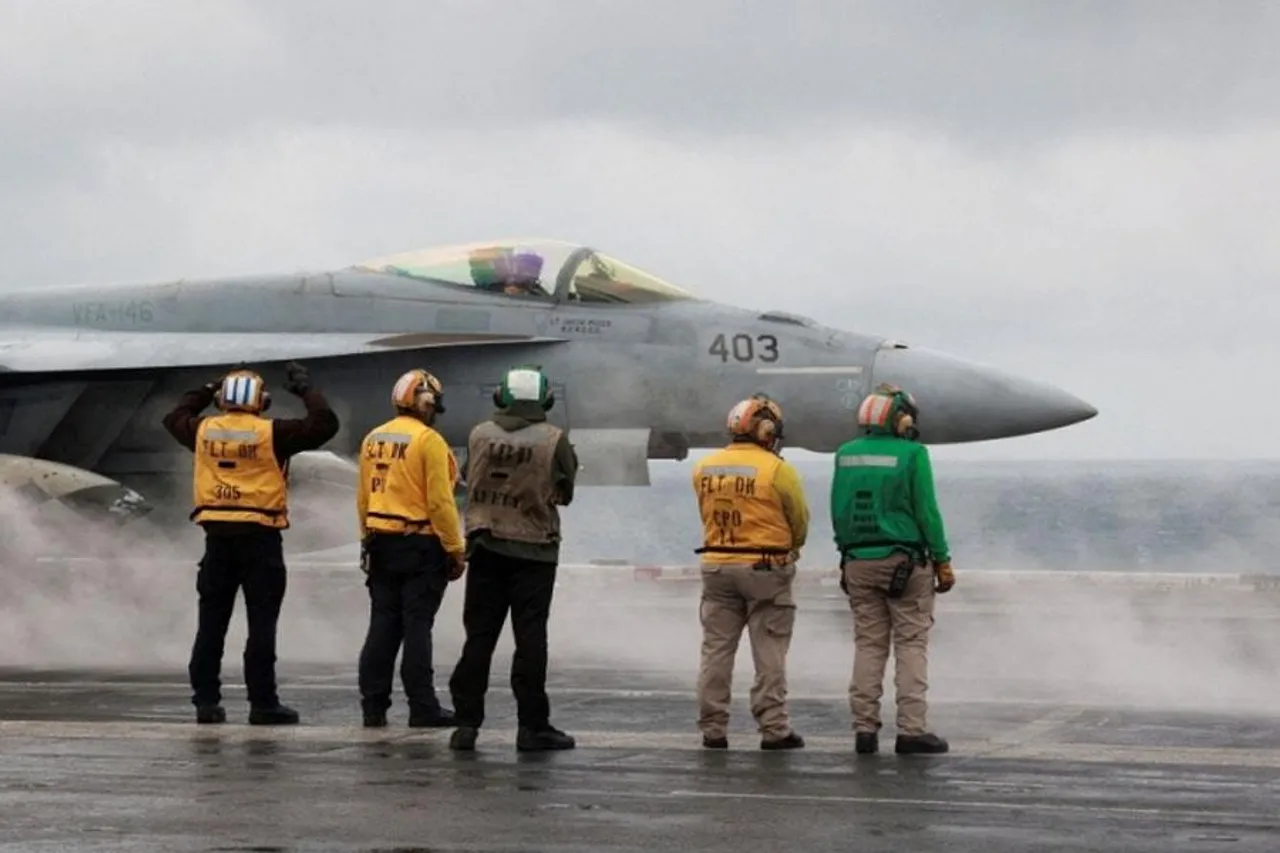 ফিলিপাইনের  দ্বীপের কাছে চীনা নৌবাহিনীর জাহাজ