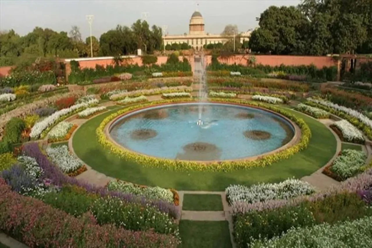 রাষ্ট্রপতি ভবনের মুঘল গার্ডেনের নাম পরিবর্তন করলেন দ্রৌপদী মুর্মু