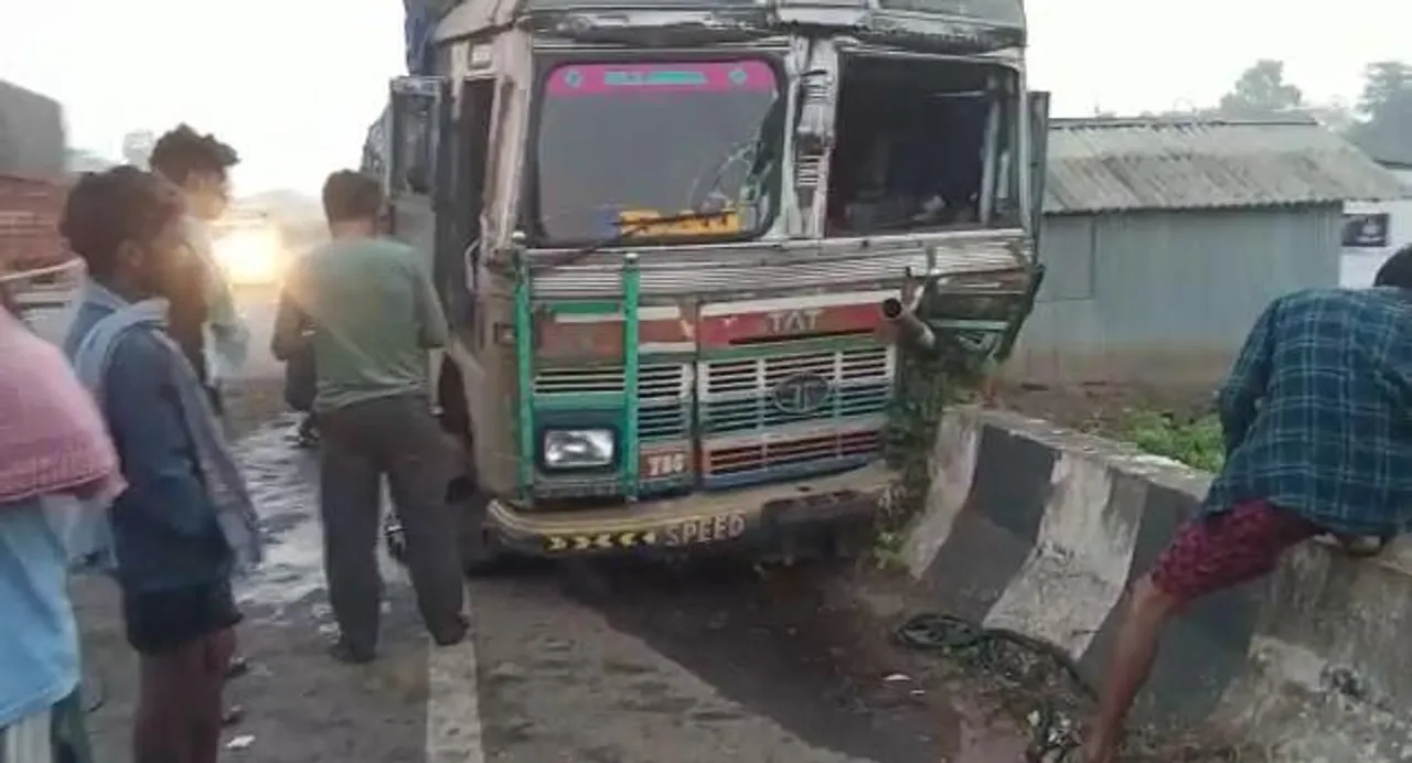 সাত সকালে ডেবরায় পথ দুর্ঘটনা