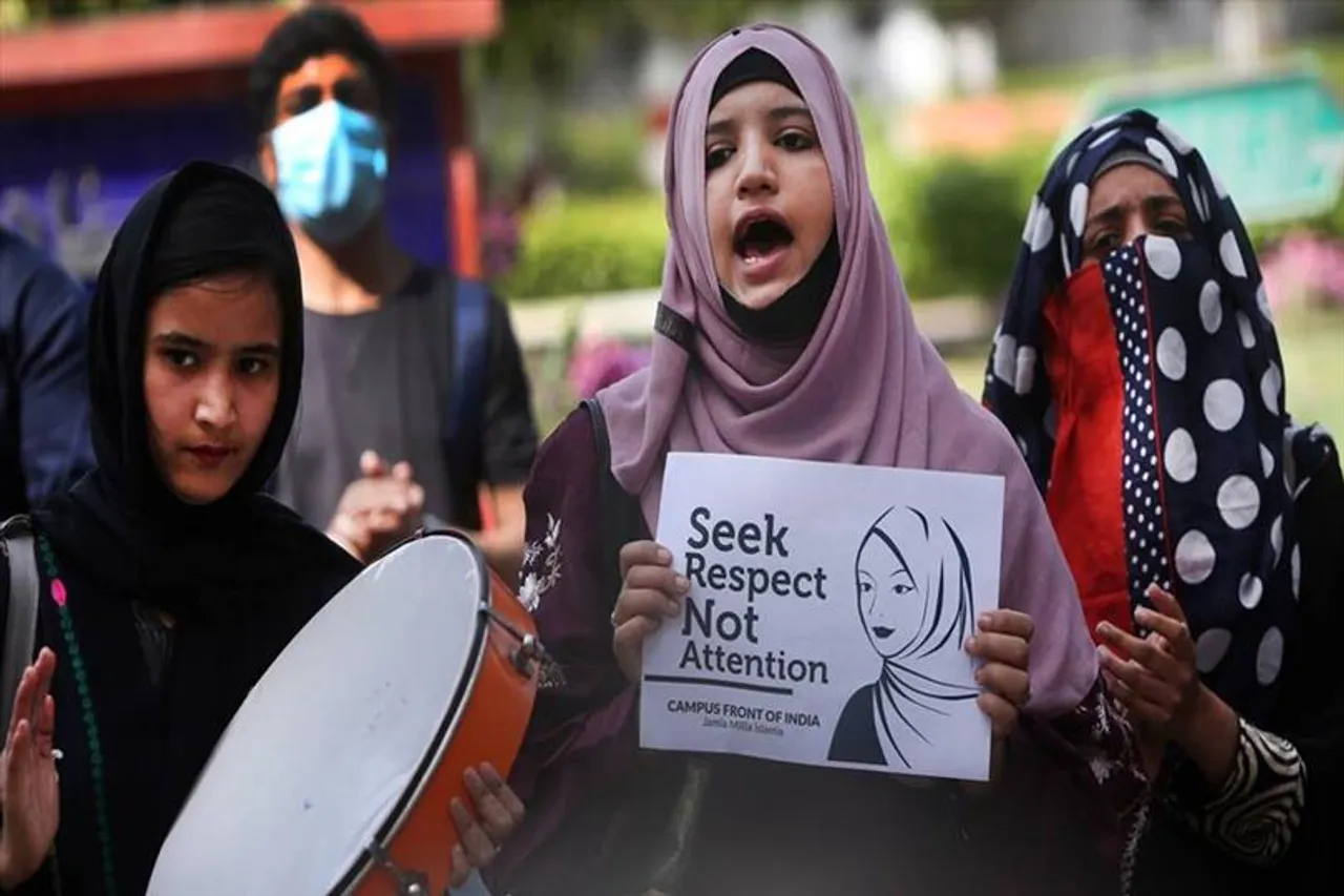 Hijab row: কর্ণাটক হাইকোর্ট ভুল পথে হেঁটেছে, মন্তব্য সুপ্রিম কোর্টের