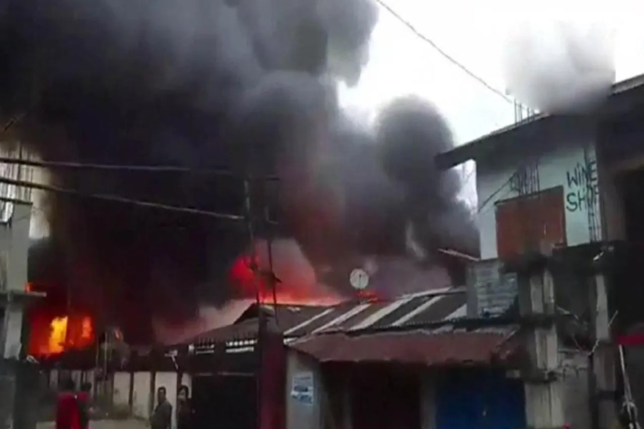 বিধ্বংসী আগুনে পুড়ে ছাই ৭০০টি দোকান