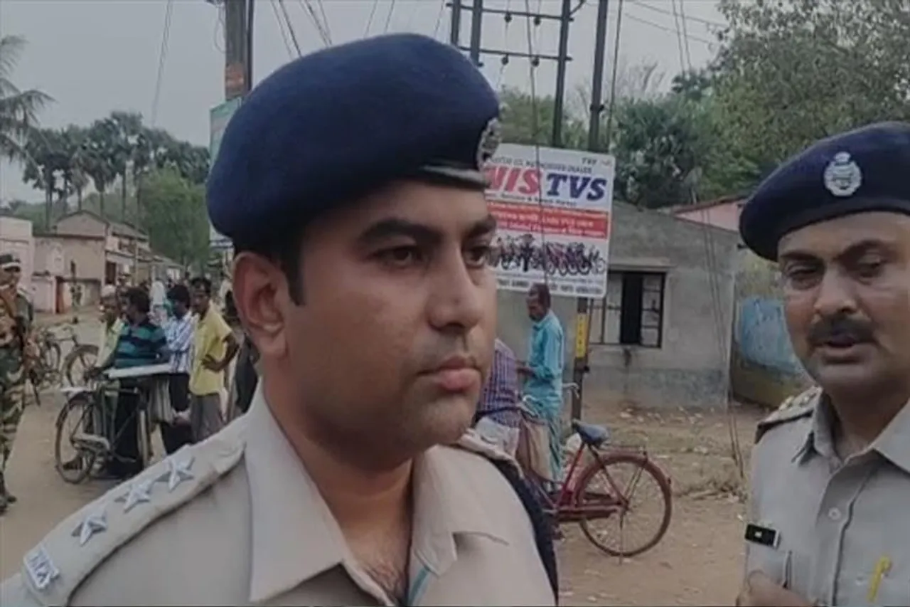 সন্ত্রাসহীন ভোটের রুটমার্চ জানালো পুলিশ অধিকর্তা