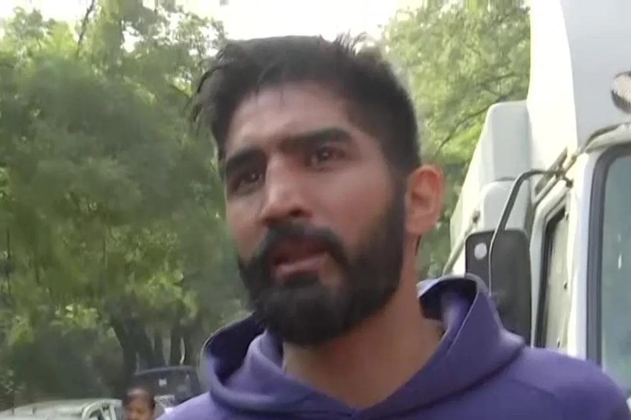 কুস্তিগীরদের প্রতিবাদে সামিল হলেন বিজেন্দ্র সিং