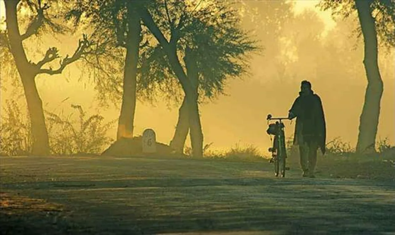 শহরে জাঁকিয়ে শীত!