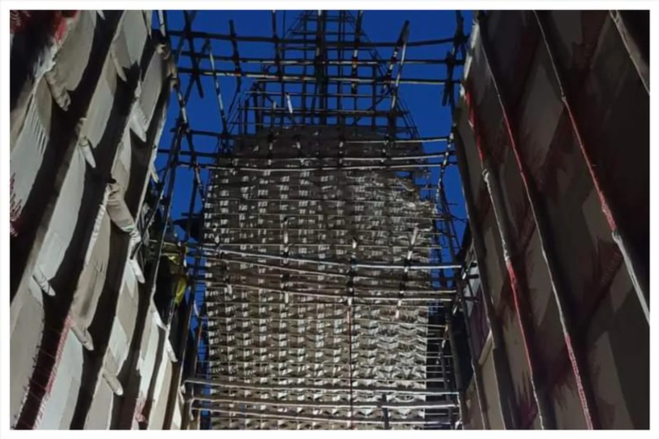 জানেন এই বছর সিকদার বাগানের আলোকসজ্জার দায়িত্বে কোন কোন শিল্পীরা রয়েছেন?