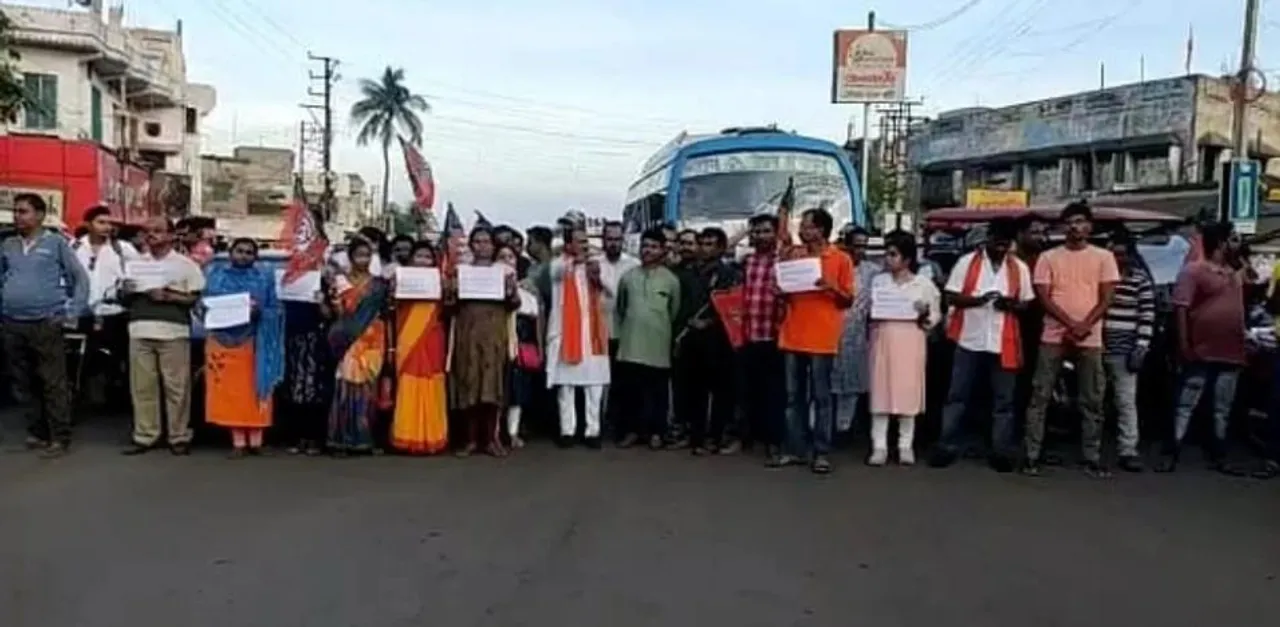 বাঁকুড়ায় উদ্ধার বিজেপি কর্মীর ঝুলন্ত দেহ, খুনের অভিযোগে পথ অবরোধ বিজেপির