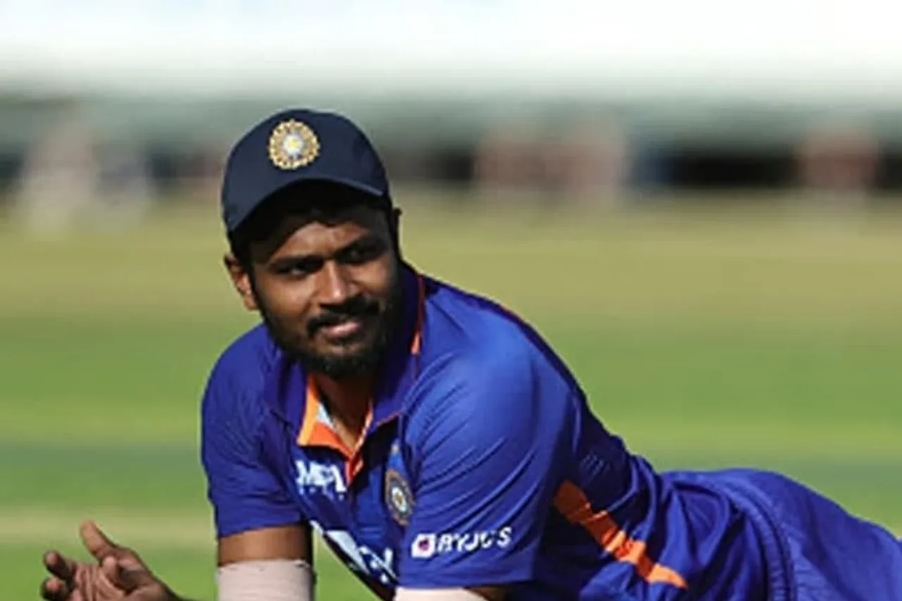 সঞ্জুর হয়ে ব্যাট ধরলেন প্রাক্তন পাক ক্রিকেটার