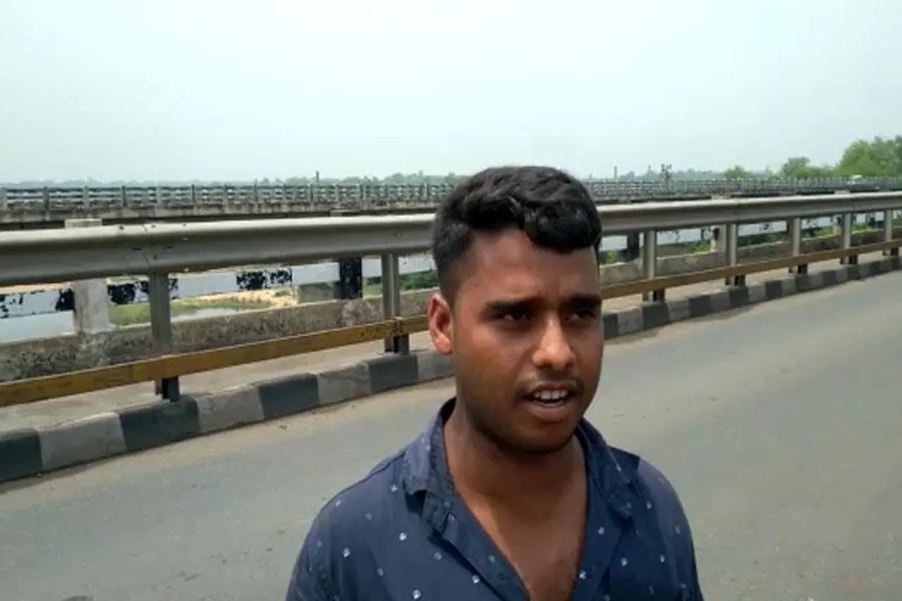 ডুবুরডিহি বর্ডারে কয়লা বোঝাই ট্রাকের সারি, শুনুন চালকের বক্তব্য