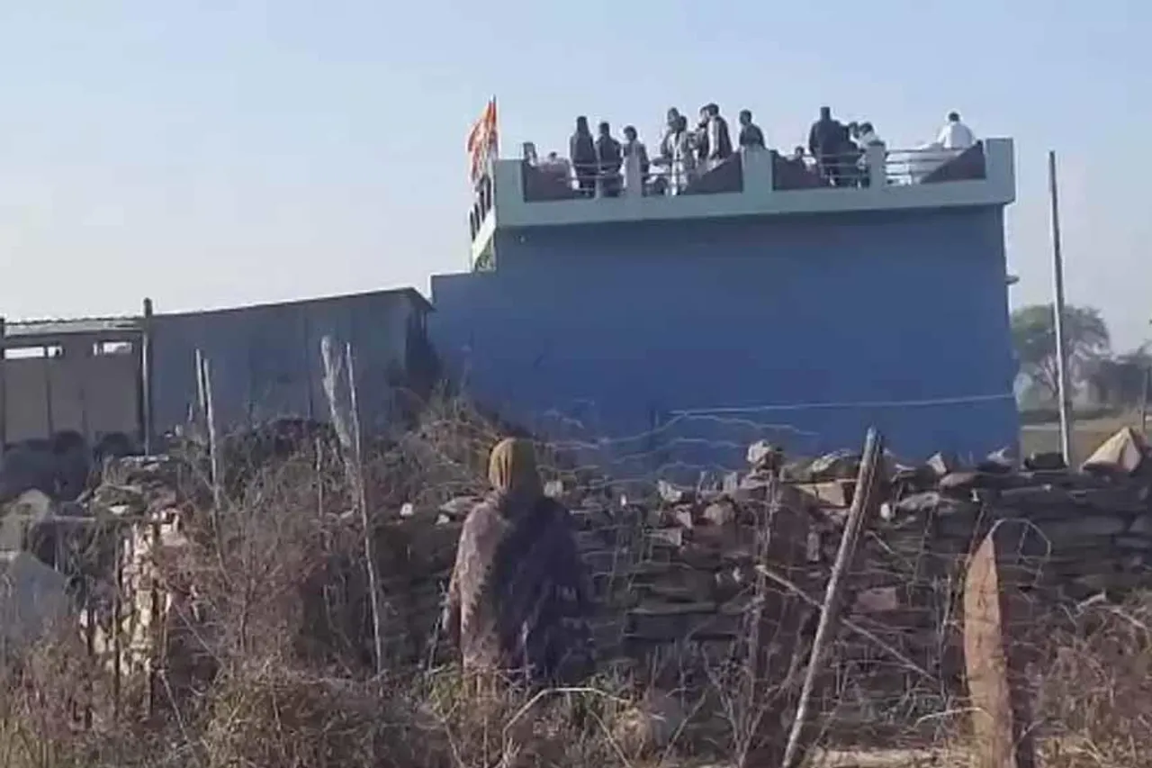 ফার্মহাউসে চা বিরতি রাহুলের, বাইরে অপেক্ষা করতে হল মালিককে