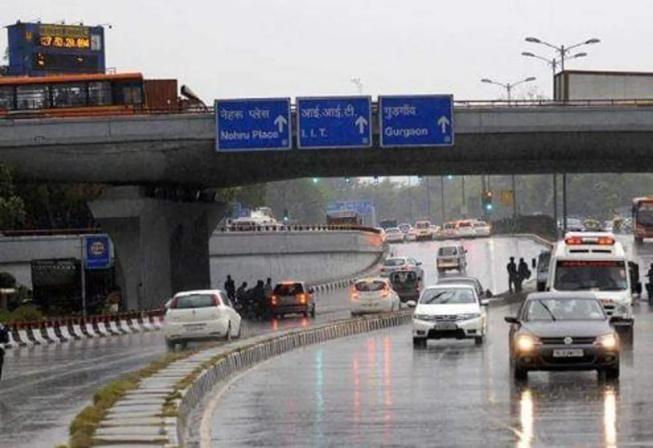 ঠাণ্ডার মাঝেই ভারী বৃষ্টি শুরু রাজধানীতে