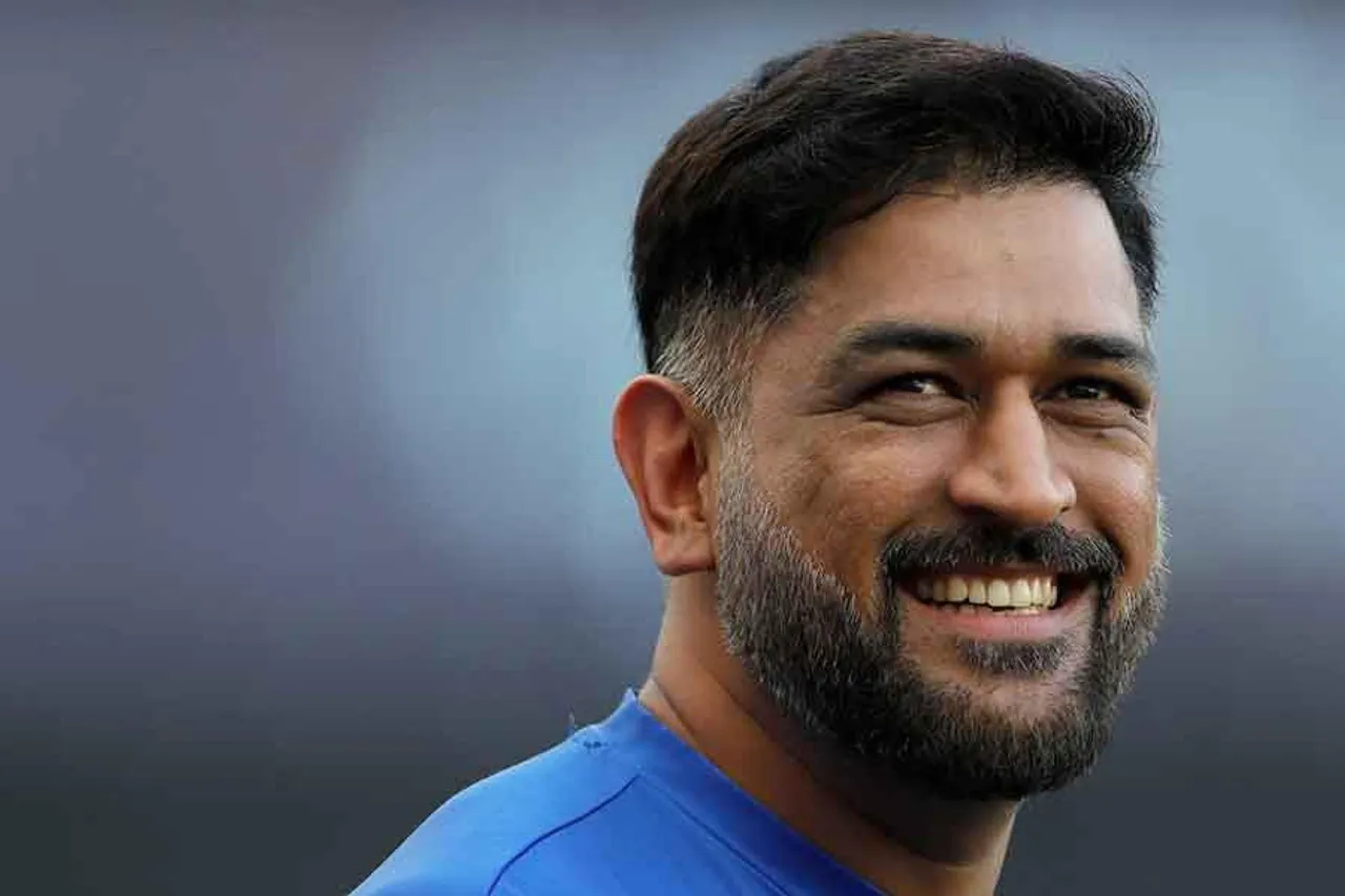 ধোনির প্রোফাইল পিকচারে ভারতের পতাকা