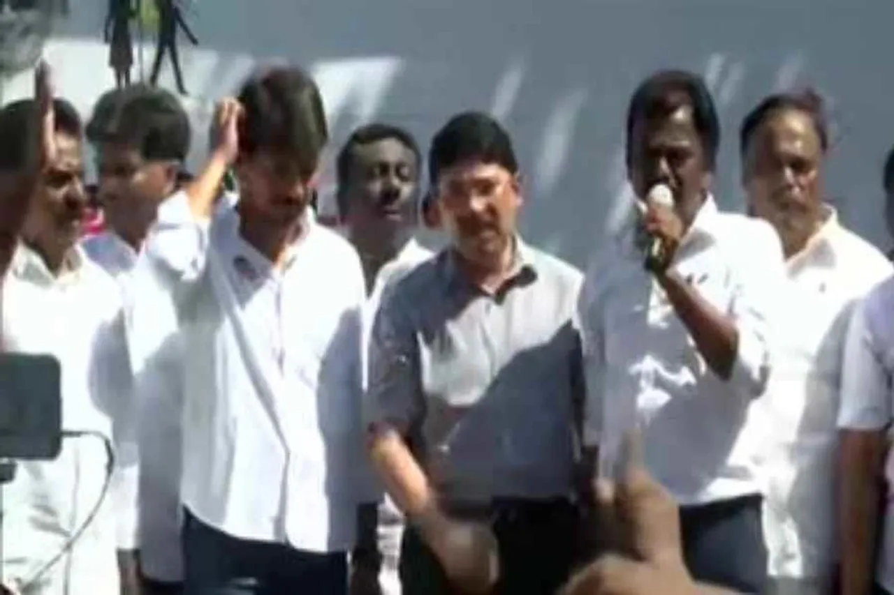 প্রতিবাদে অংশ নিলেন মখ্যমন্ত্রী এম কে স্টালিনের ছেলে উদয়নিধি স্টালিন