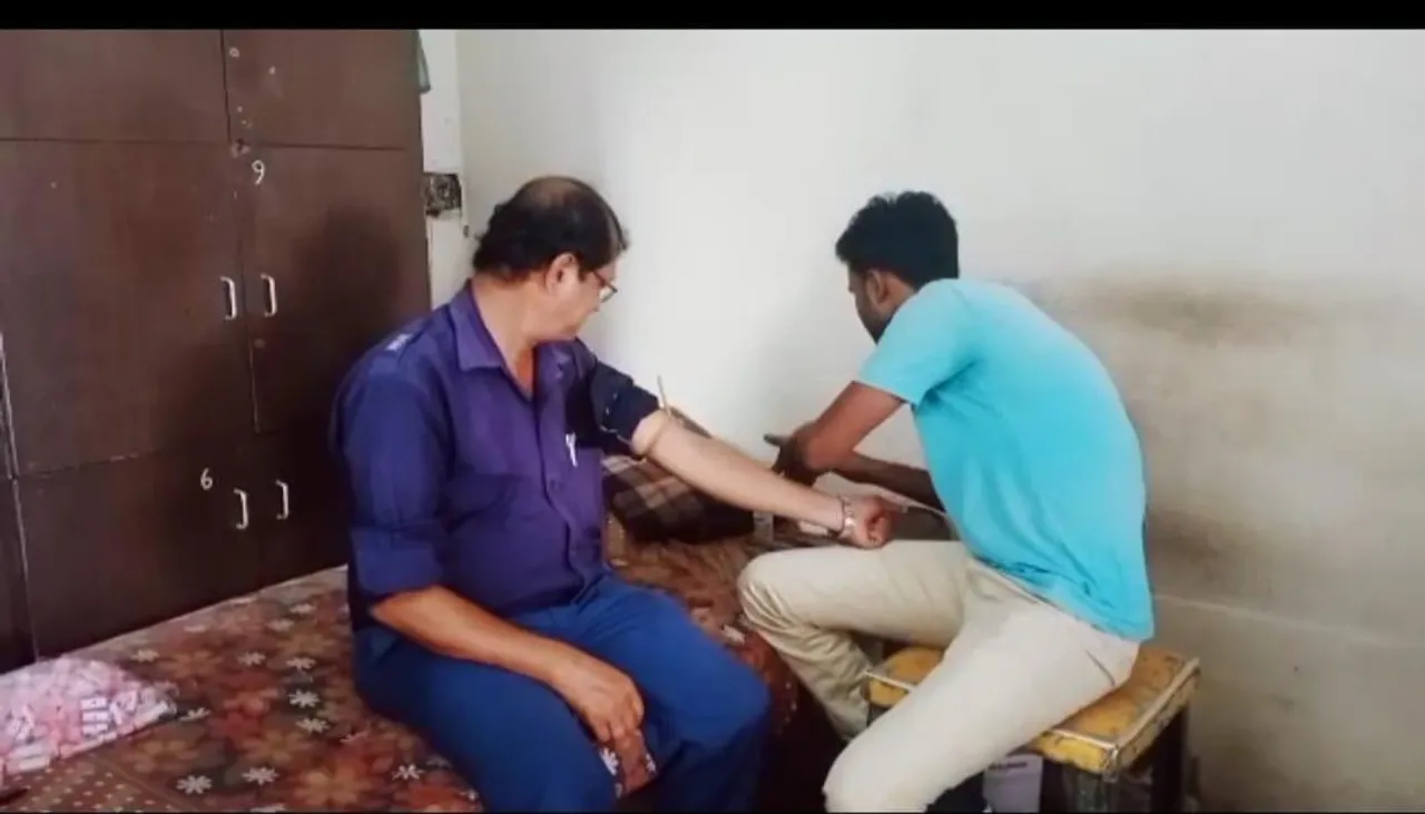 সেচ্ছাসেবী সংস্থার উদ্দ্যোগে বিনামূল্যে রক্ত পরীক্ষা শিবির