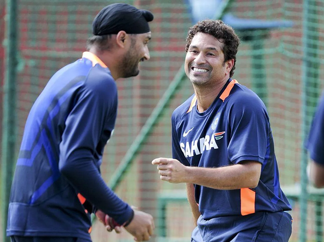 প্রিয় সতীর্থের অবসরে আবেগপ্রবণ সচীন ও গম্ভীর