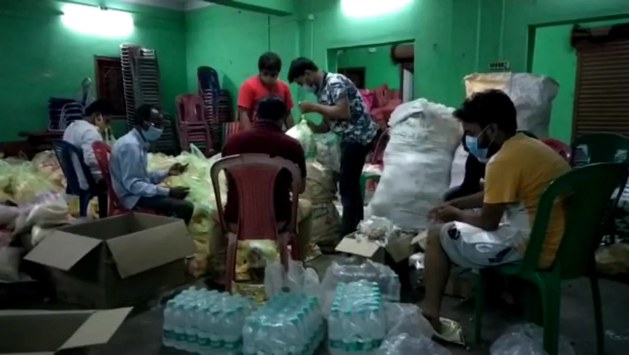 ইয়াস ঘূর্ণিঝড়ে ক্ষতিগ্রস্ত মানুষদের ত্রাণ পৌঁছাতে এগিয়ে এলো 'হাতে খড়ি' সংস্থা