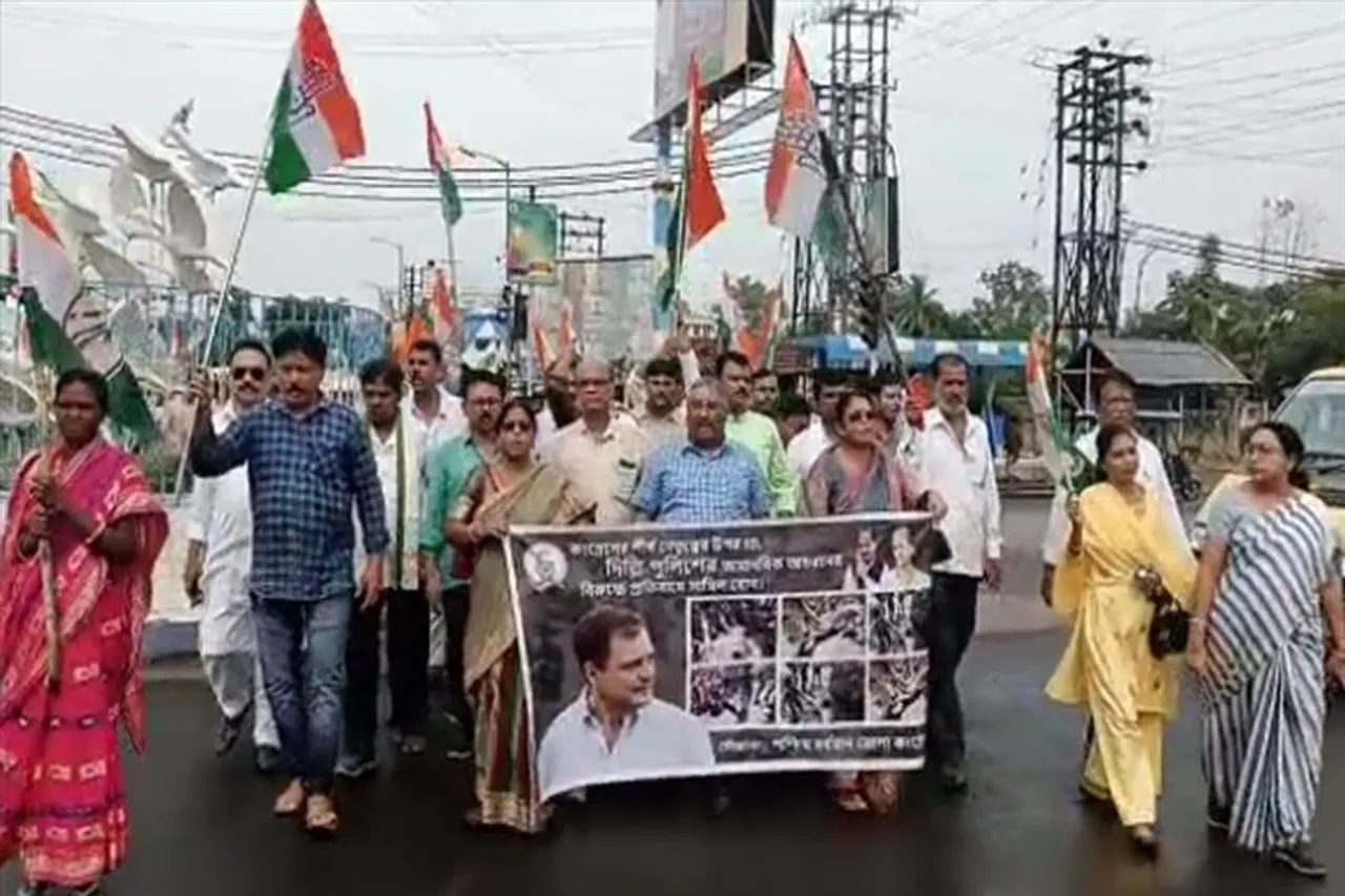 জেলা শাসকের দফতরে স্মারকলিপি প্রদান কংগ্রেসের