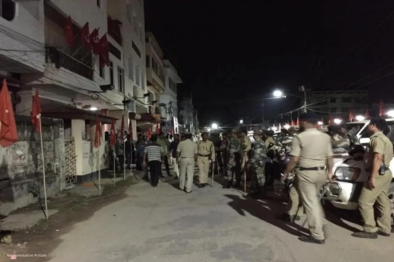 ভোটের আগে রাতের অন্ধকারে ত্রিপুরায় ২ বাম কর্মীর বাড়ি লক্ষ্য করে বোমা ছোড়ার অভিযোগ