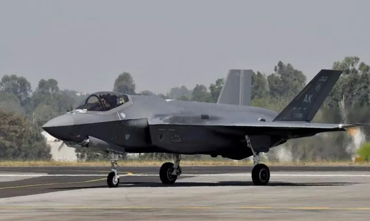 এফ-৩৫ ও বোমারু বিমান প্রদর্শনের মাধ্যমে ভারতকে রাশিয়ার কাছ থেকে দূরে সরিয়ে নেওয়ার চেষ্টা করছে যুক্তরাষ্ট্র