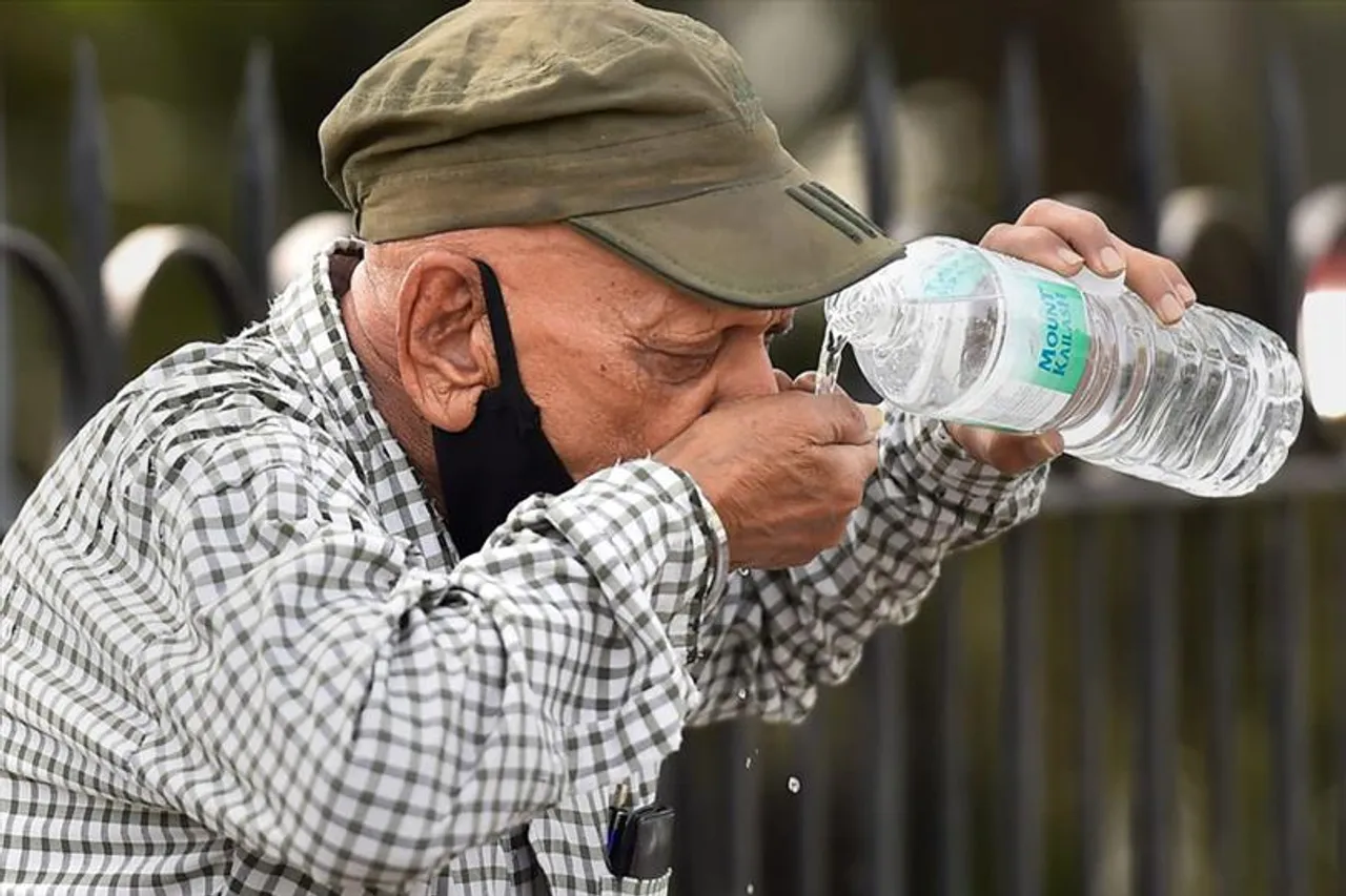 তীব্র গরমে বন্ধ হল শিক্ষা প্রতিষ্ঠান ও অঙ্গনওয়াড়ি কেন্দ্রের দরজা