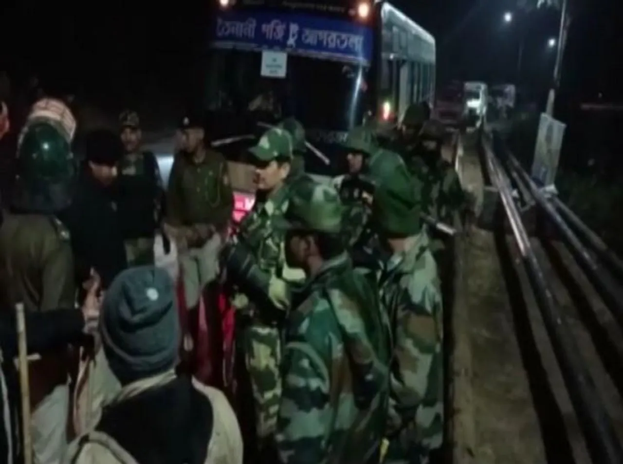 ত্রিপুরার প্রাক্তন মুখ্যমন্ত্রী বিপ্লব দেবের বাসভবনের বাইরে পুরোহিতদের উপর হামলা, গাড়ি ভাঙচুর