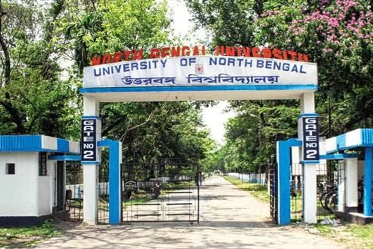 উচ্চমাধ্যমিকে ১০০ শতাংশ পাস করায় স্নাতক স্তরে ভর্তি নিয়ে চিন্তায় ছাত্রছাত্রীরা