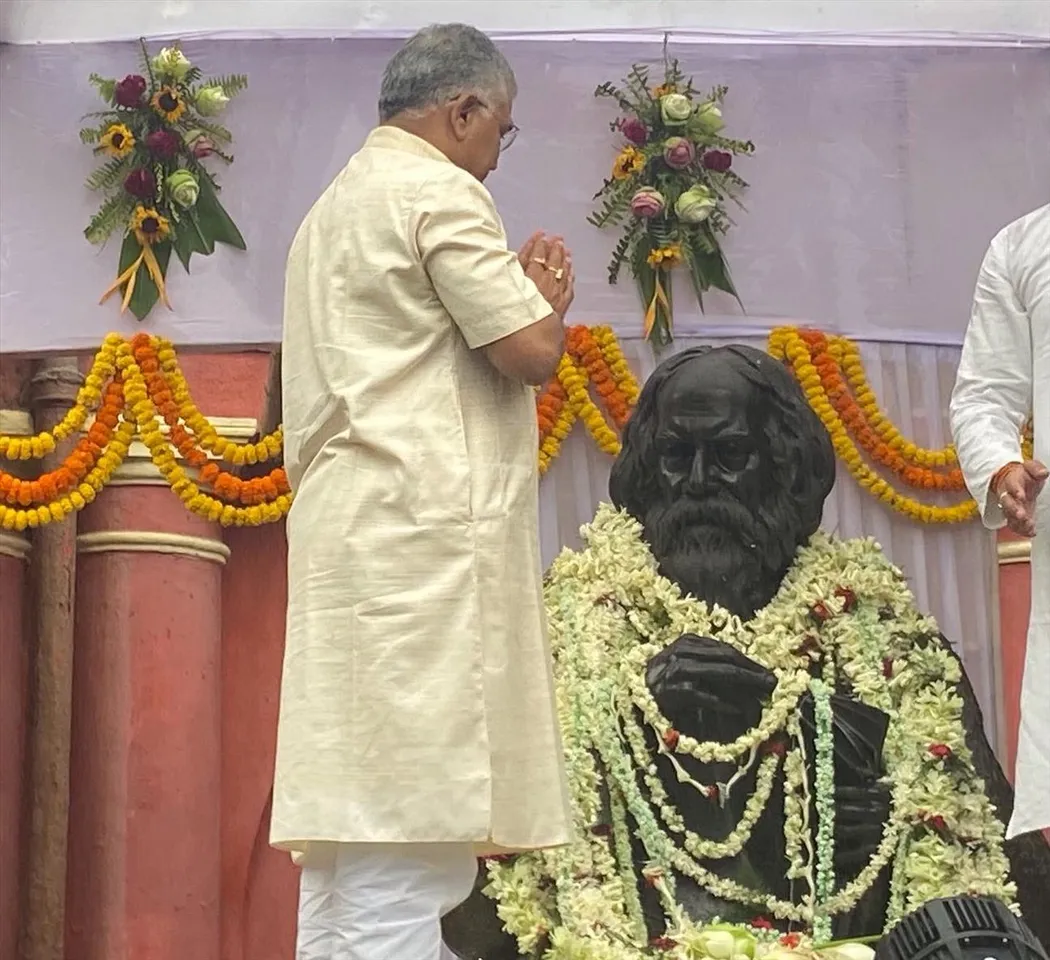 জোড়াসাঁকো ঠাকুর বাড়িতে দিলিপ ঘোষ