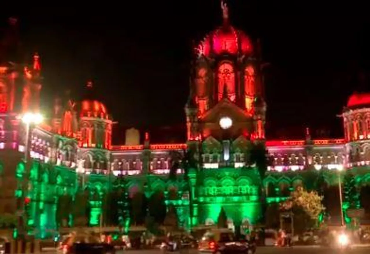 স্বাধীনতা দিবসের আগেই তেরঙ্গায় আলোকিত হয়েছে ছত্রপতি শিবাজি টার্মিনাস