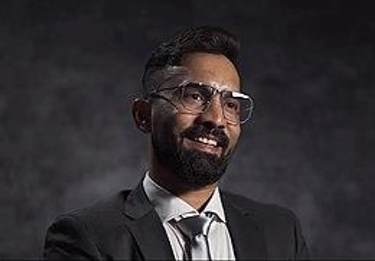 মানি হাইস্ট’-এর ‘প্রফেসর’ বেশে ডিকের ছবি শেয়ার করল কেকেআর