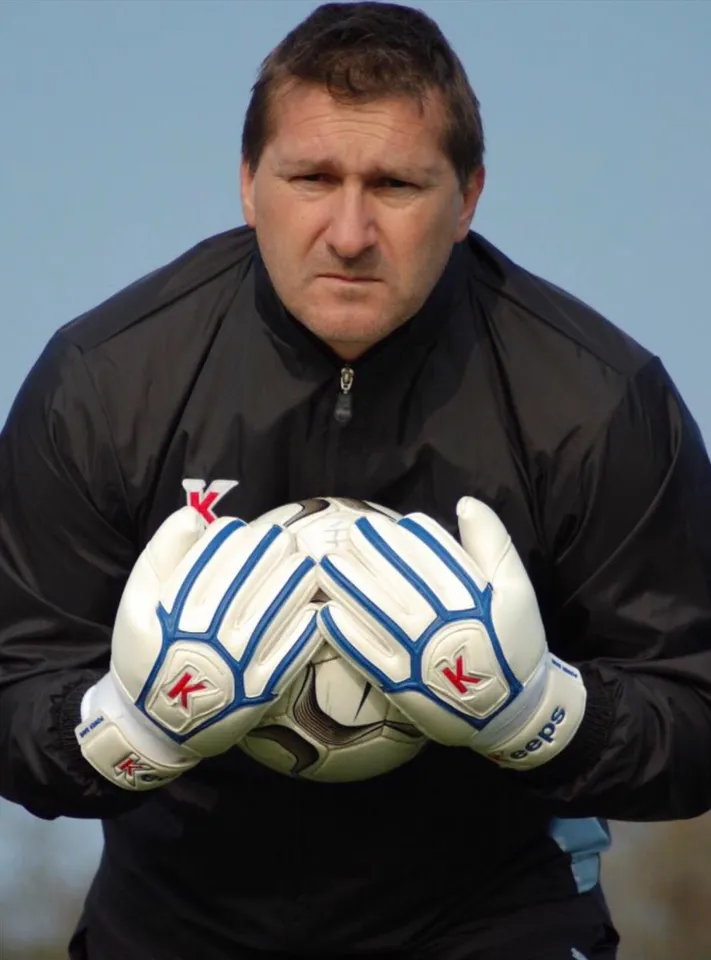 চেলসির প্রাক্তন গোলকিপিং কোচকে নিয়োগ করল ইস্টবেঙ্গল