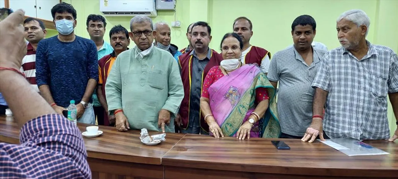 বন্যা পরিদর্শনে  ডঃ মানস ভুঁইয়া