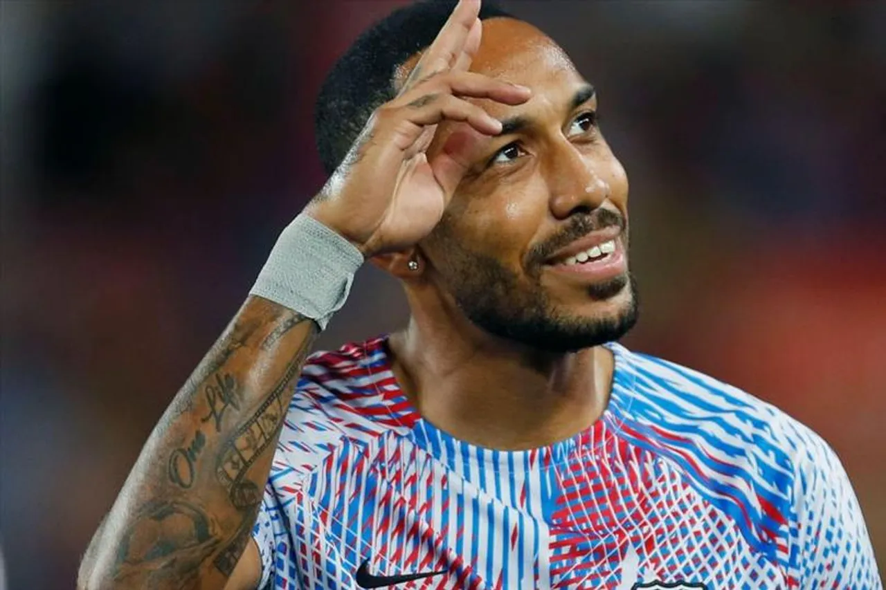 বার্সেলোনা ফুটবলারের বাড়িতে ডাকাতি! স্ত্রী আহত