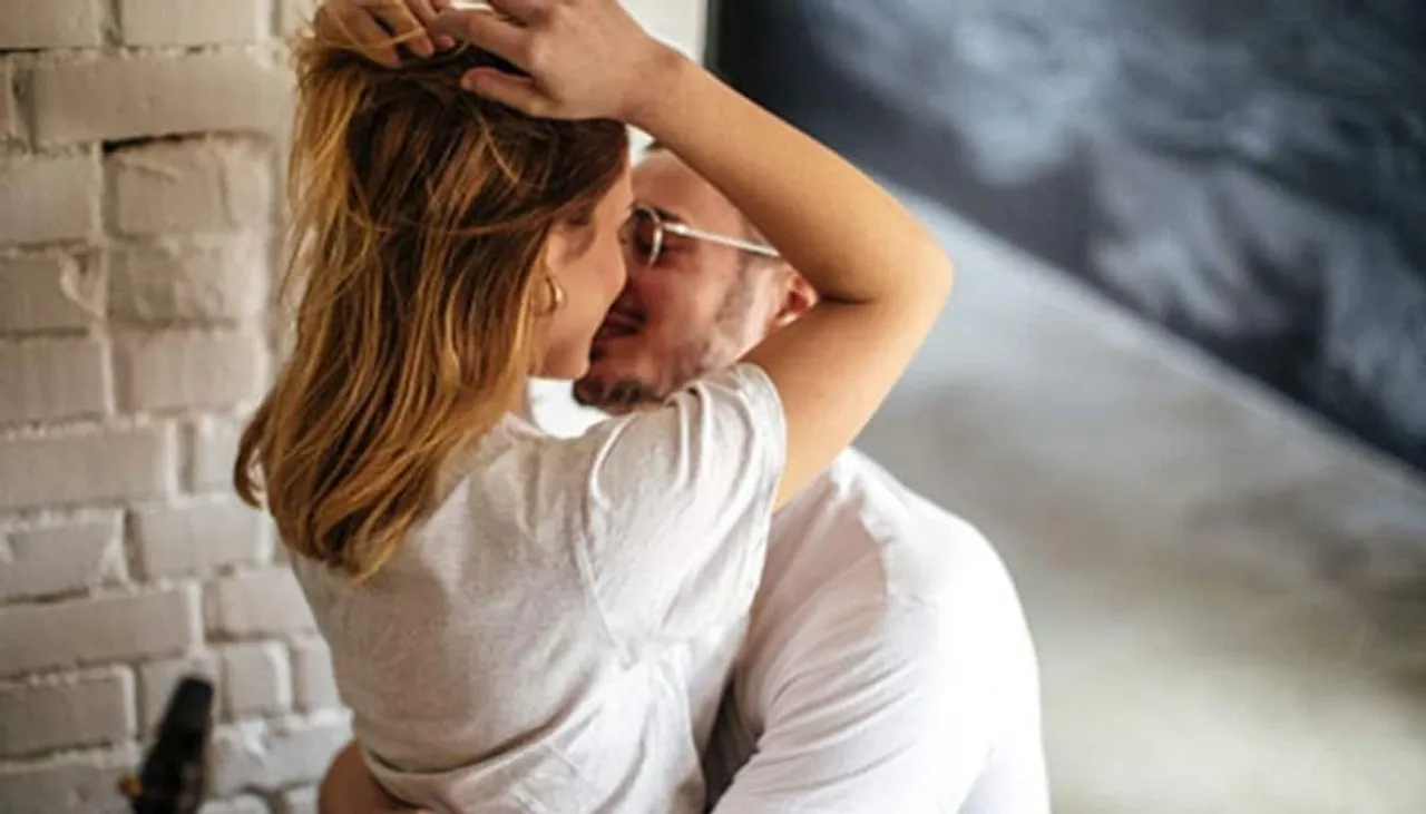 একে অপরকে সিডিউস করুন ঠিক এইভাবে