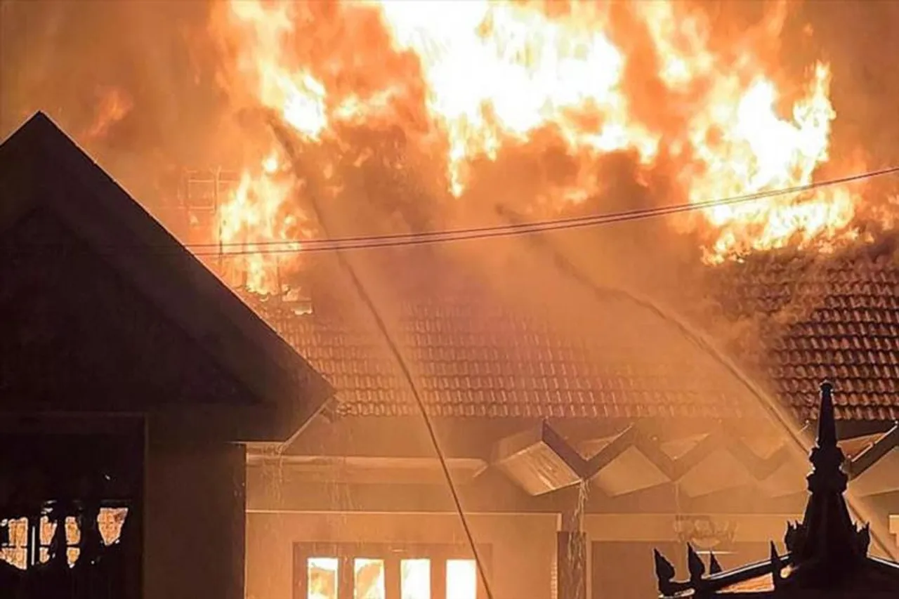 পুড়ে ছাই  হল কম্বোডিয়ার রাজার বাসভবনের একটি অংশ