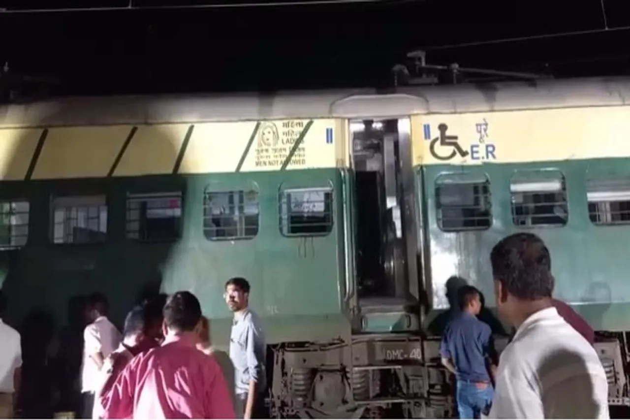 আসানসোলে লাইনচ্যুত হয়েছে ট্রেন