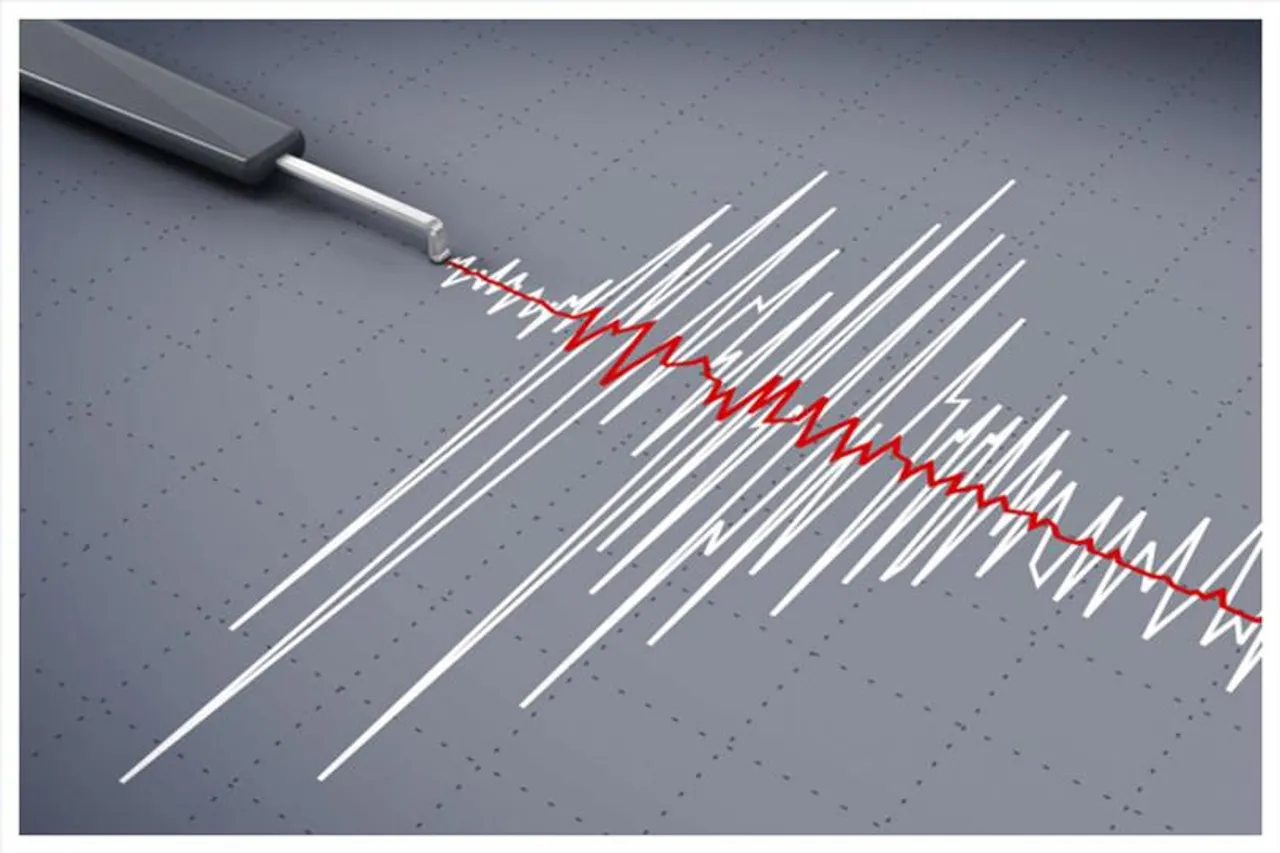 দিল্লিতে ভূমিকম্প, রাস্তায় বেরিয়ে এলেন মানুষজন