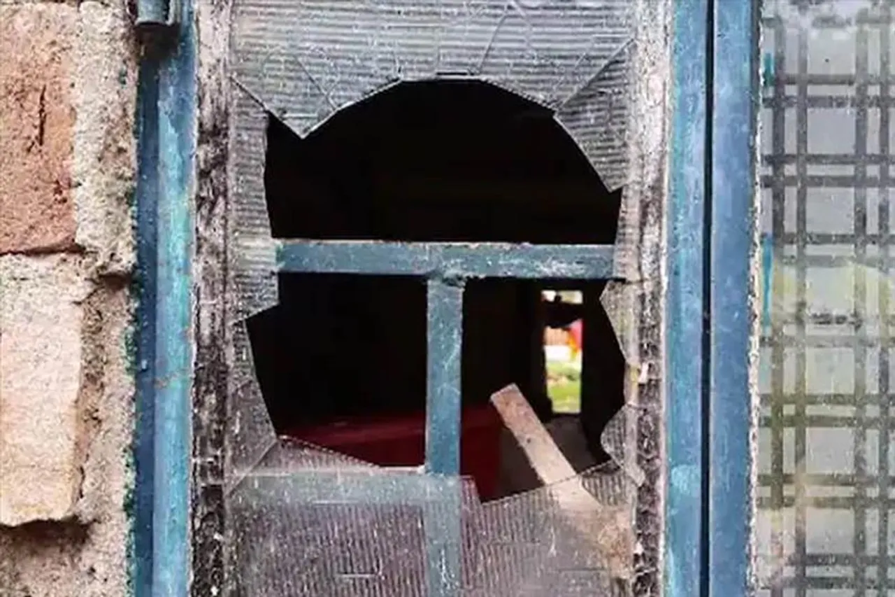 দুষ্কৃতী দৌরাত্ম্য : তৃণমূলের প্রাক্তন উপপ্রধানের বাড়িতে ভাঙচুর