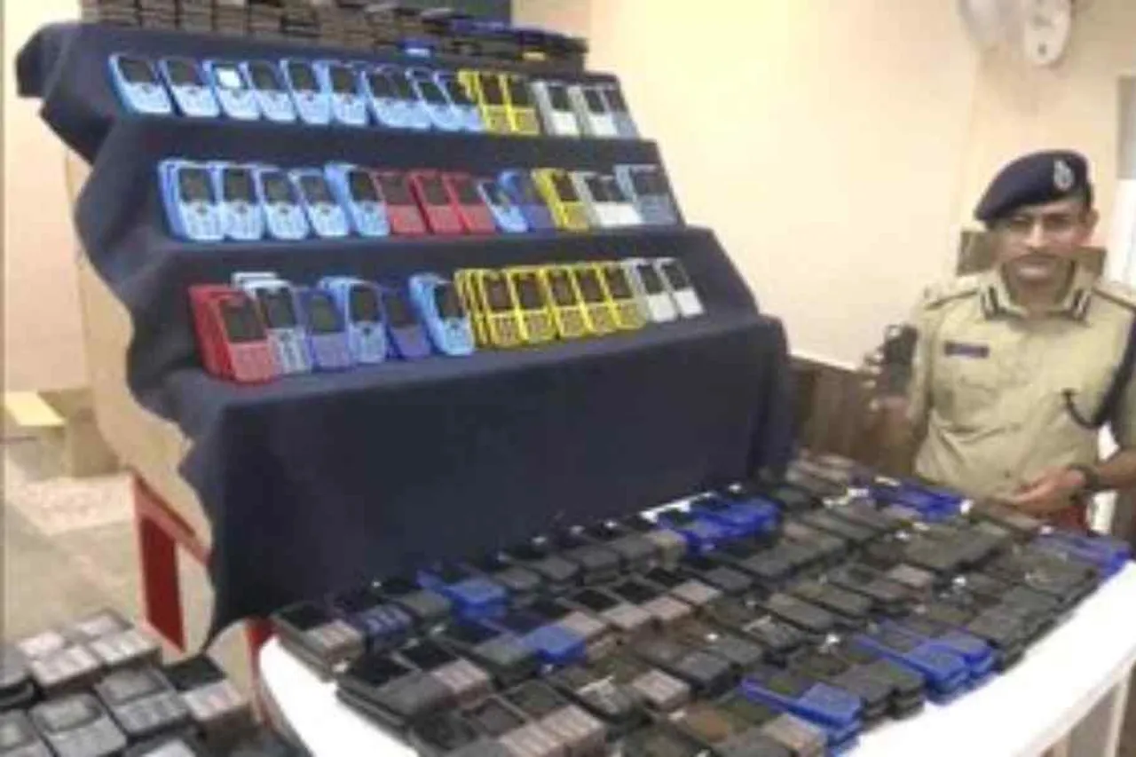 পুলিশের জালে ভুয়ো কল সেন্টার চক্র