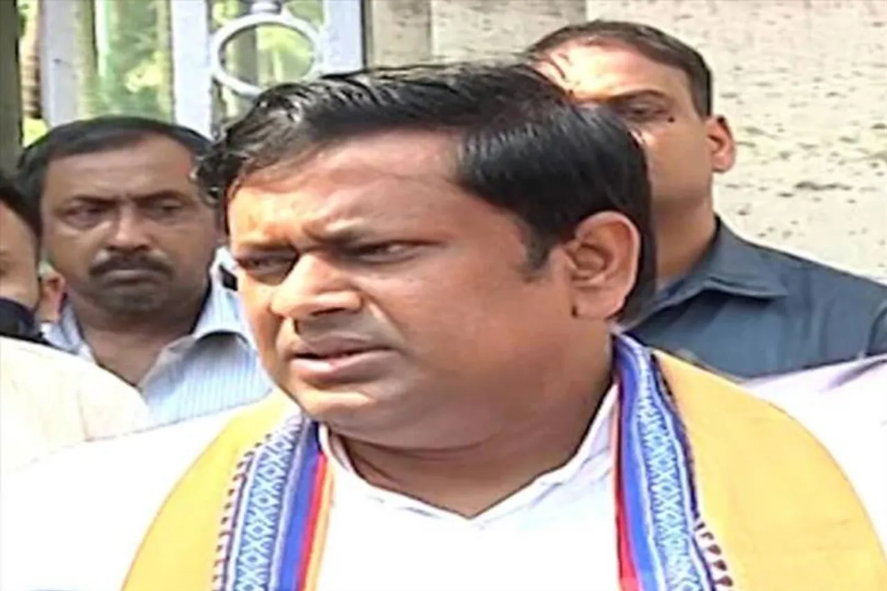 ঘর না পেলে বিডিও অফিসে ঢিল মারার নিদান সুকান্ত মজুমদারের