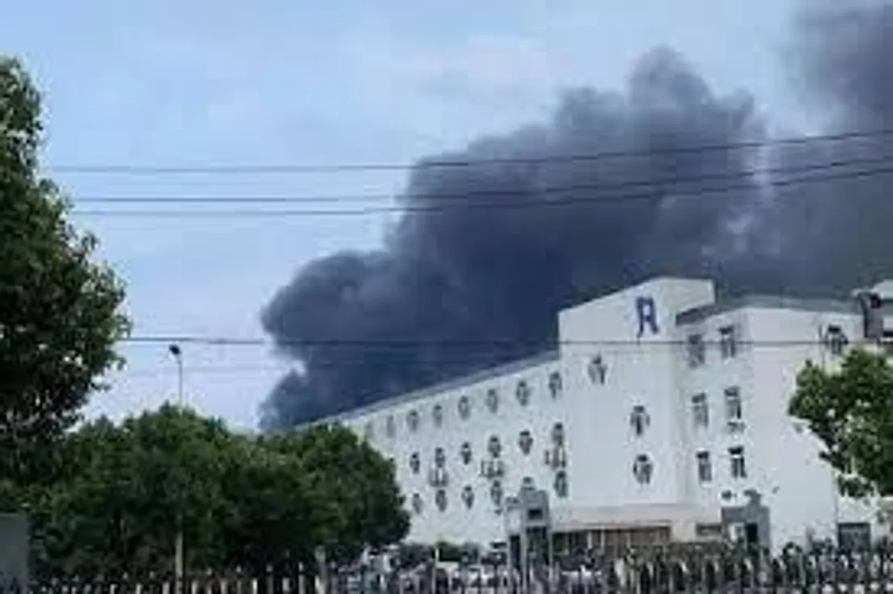 চিনে স্পঞ্জ কারখানায় ভয়াবহ আগুন