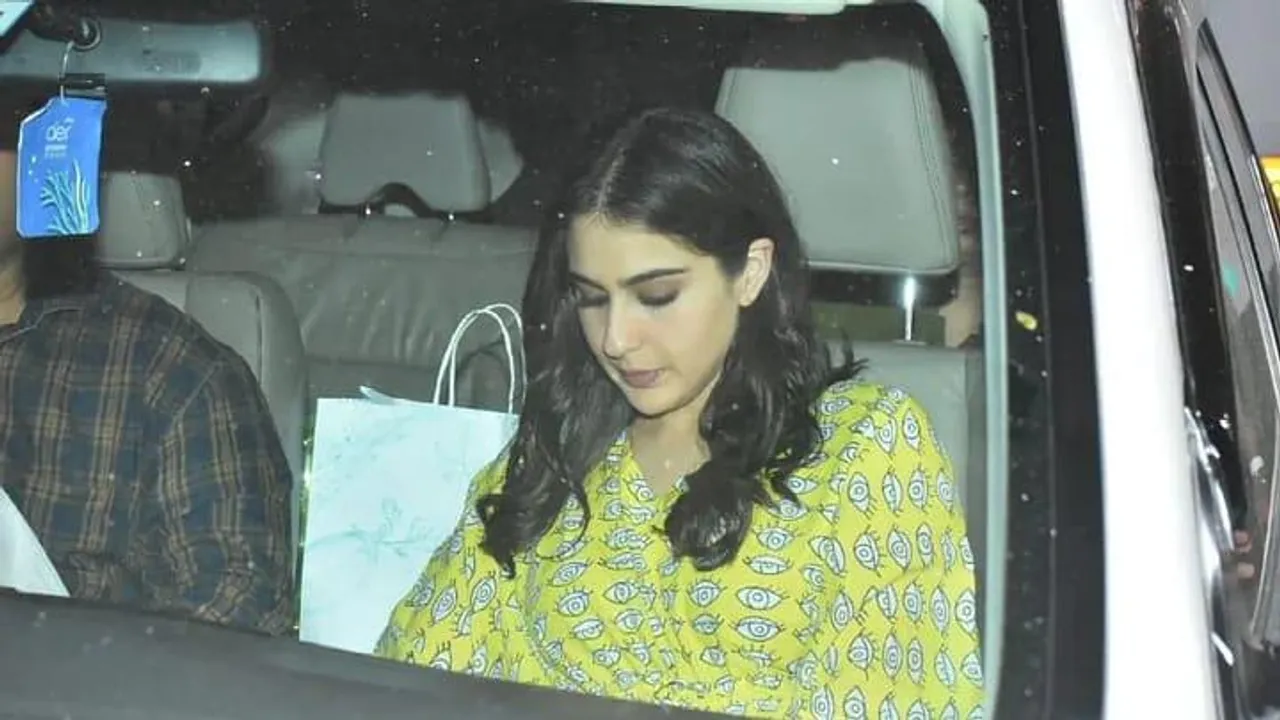 পাপারাজ্জিদের ছবি তোলা নিয়ে বিরক্তি প্রকাশ সারা আলির