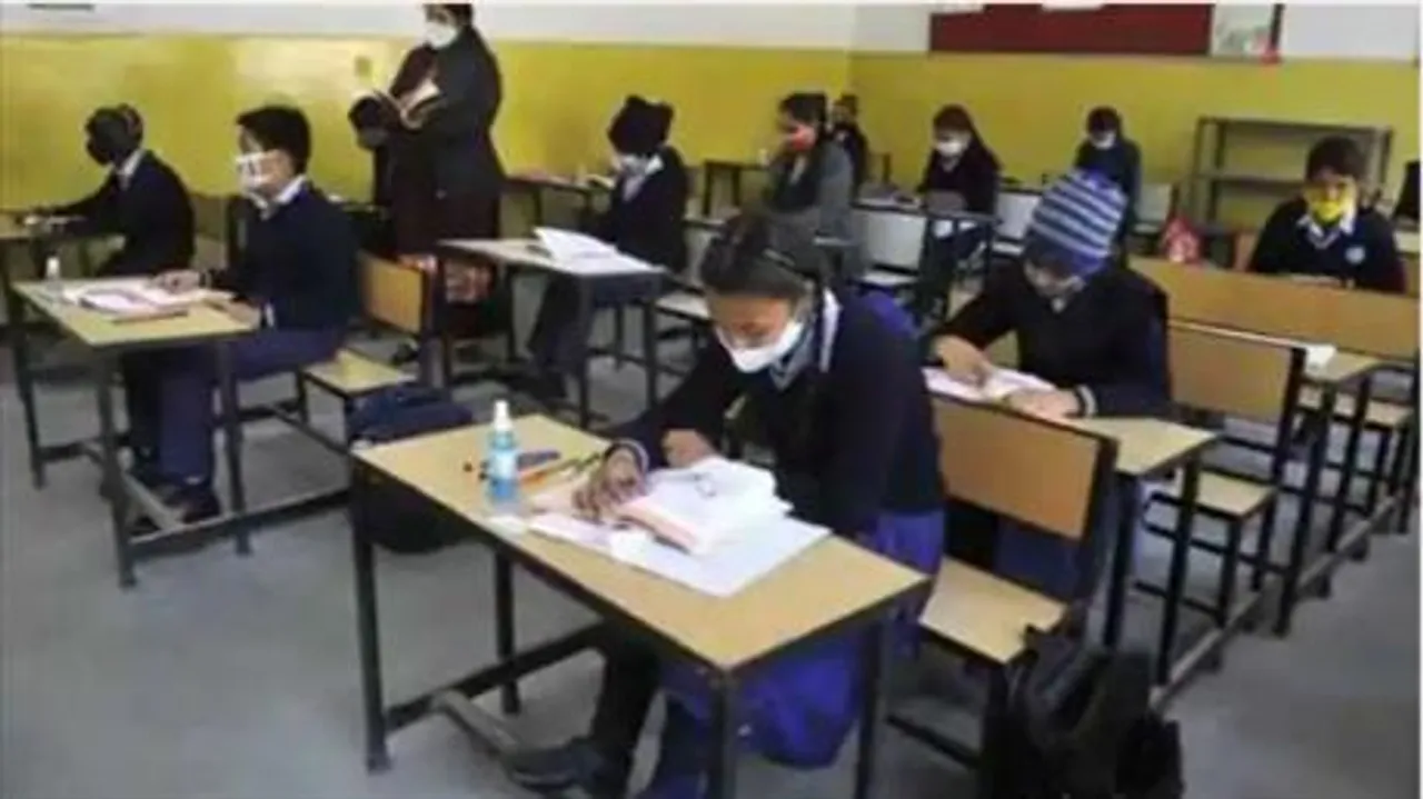 মহারাষ্ট্রের গ্রামাঞ্চলের স্কুলগুলি ১৭ আগস্ট খুলবে, ঘোষণা মন্ত্রীর