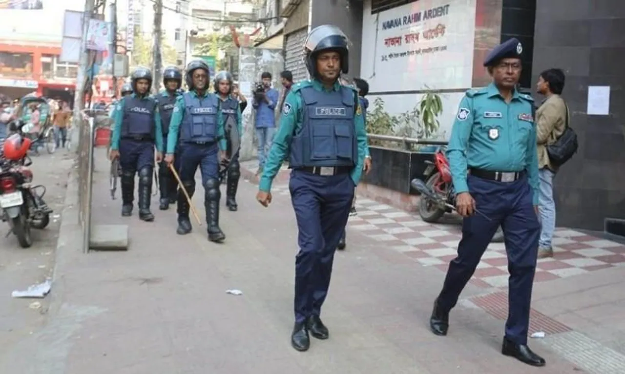 পল্টন নাইটিঙ্গেল এলাকা থেকে তিনজন গ্রেফতার