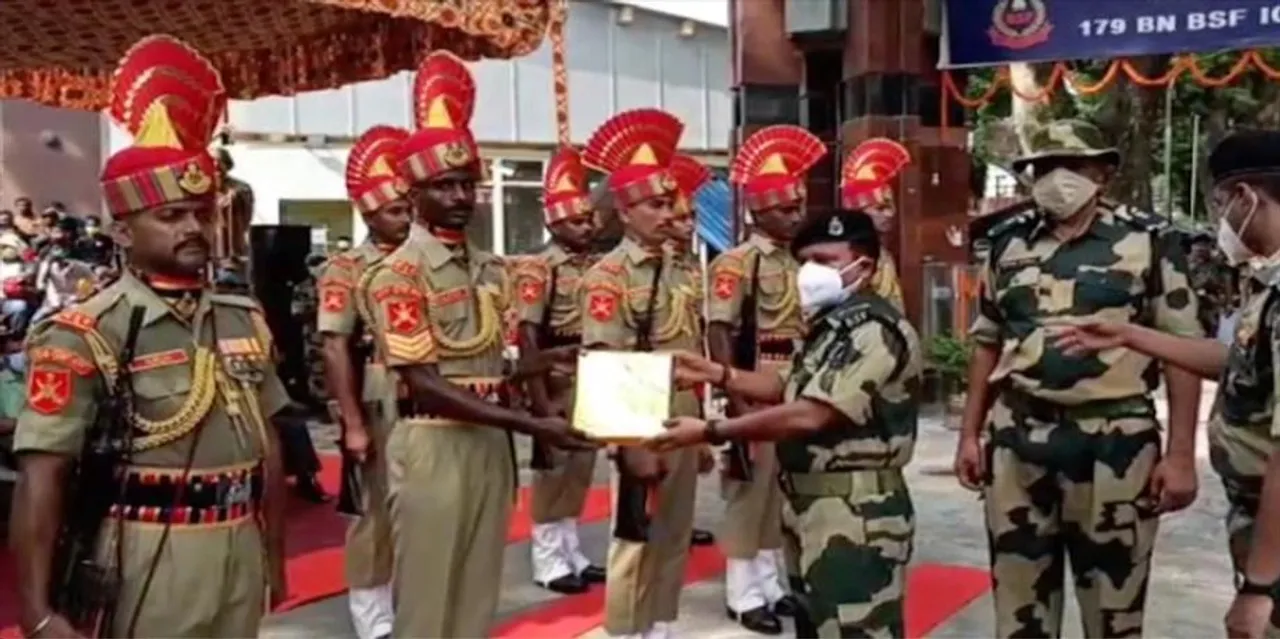 ভারত বাংলাদেশ সীমান্তে পালন করা হল স্বাধীনতা দিবস