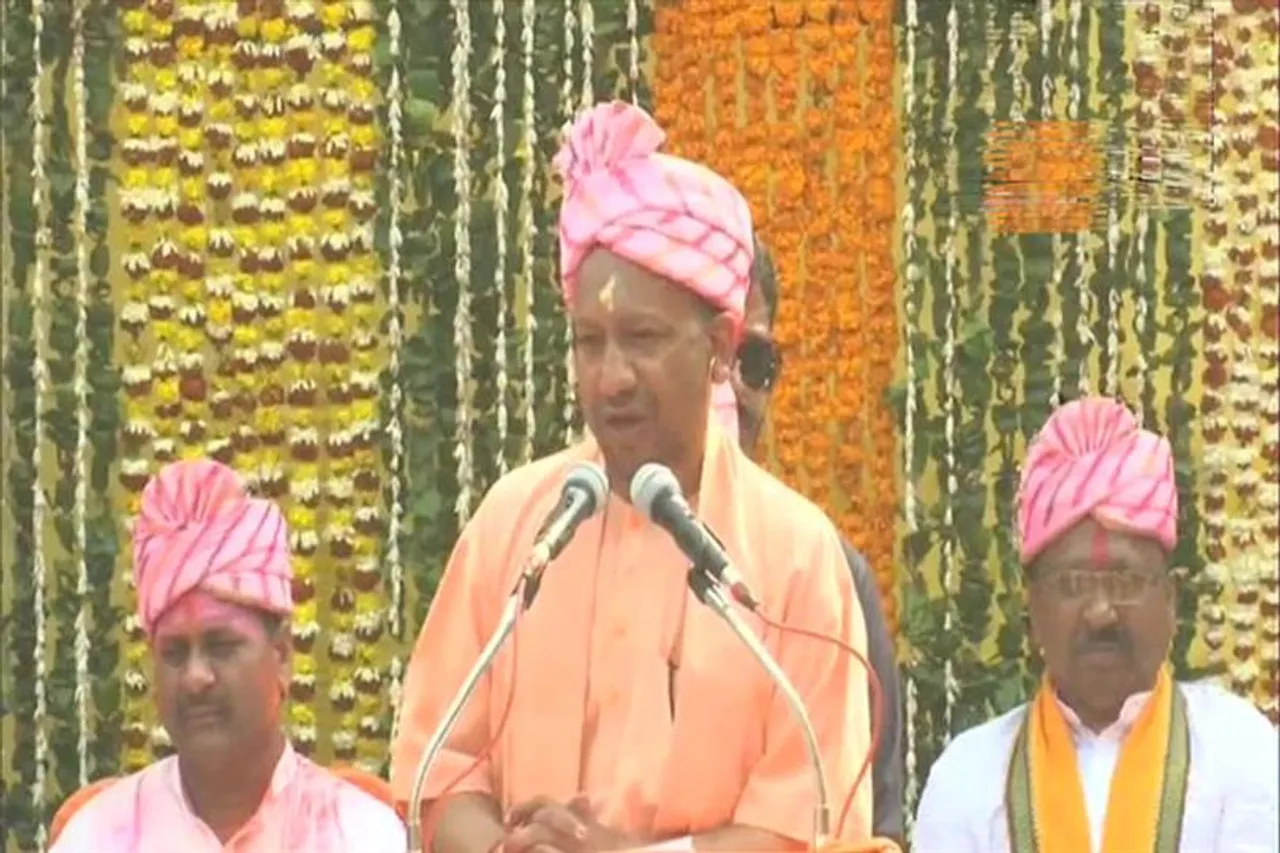 ভোটে জয়ের মাঝেই পালিত হচ্ছে হোলি, বেজায় খুশি যোগী