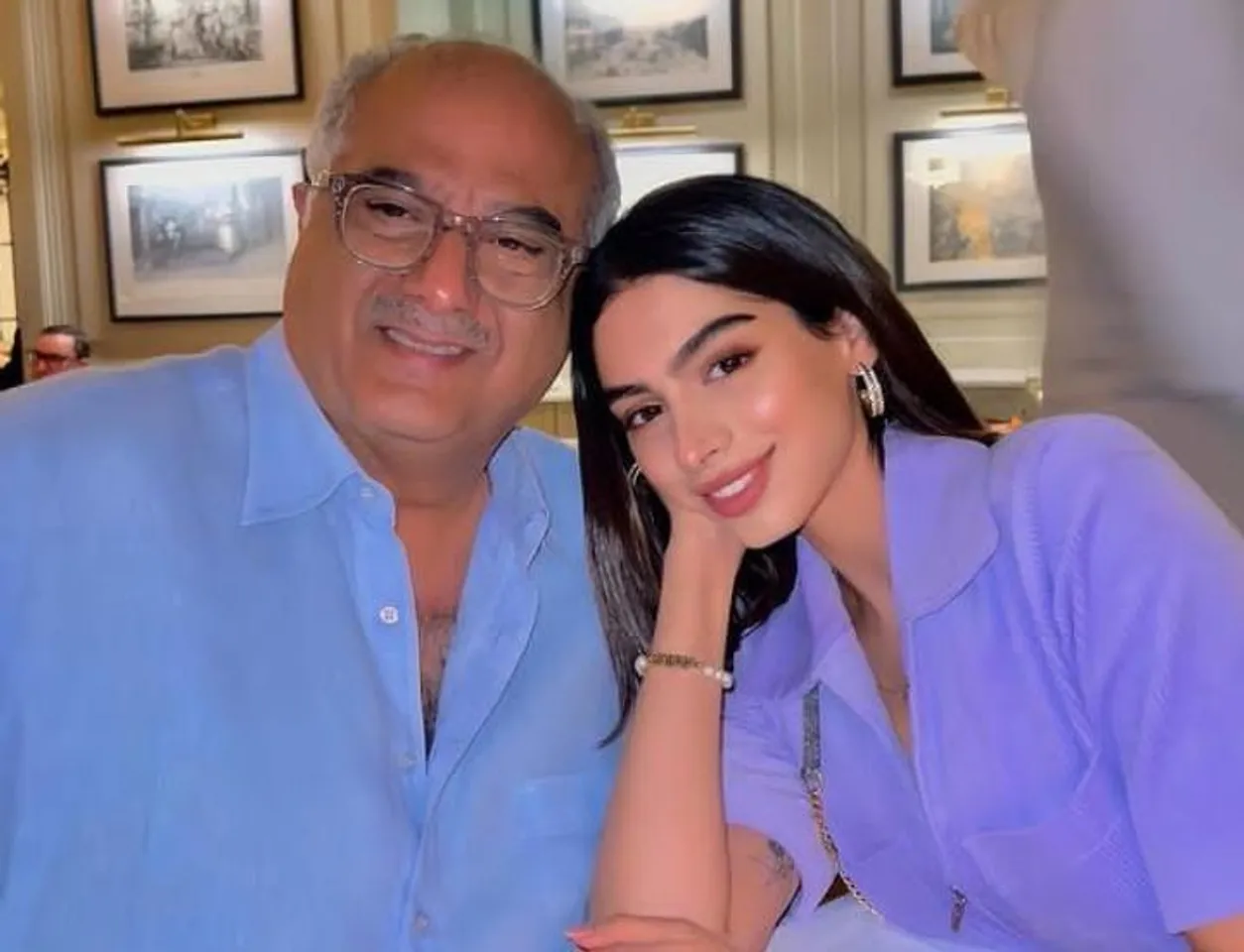 কালো কাট-আউট পোশাকে তাপমাত্রা বাড়ালেন খুশি কপূর