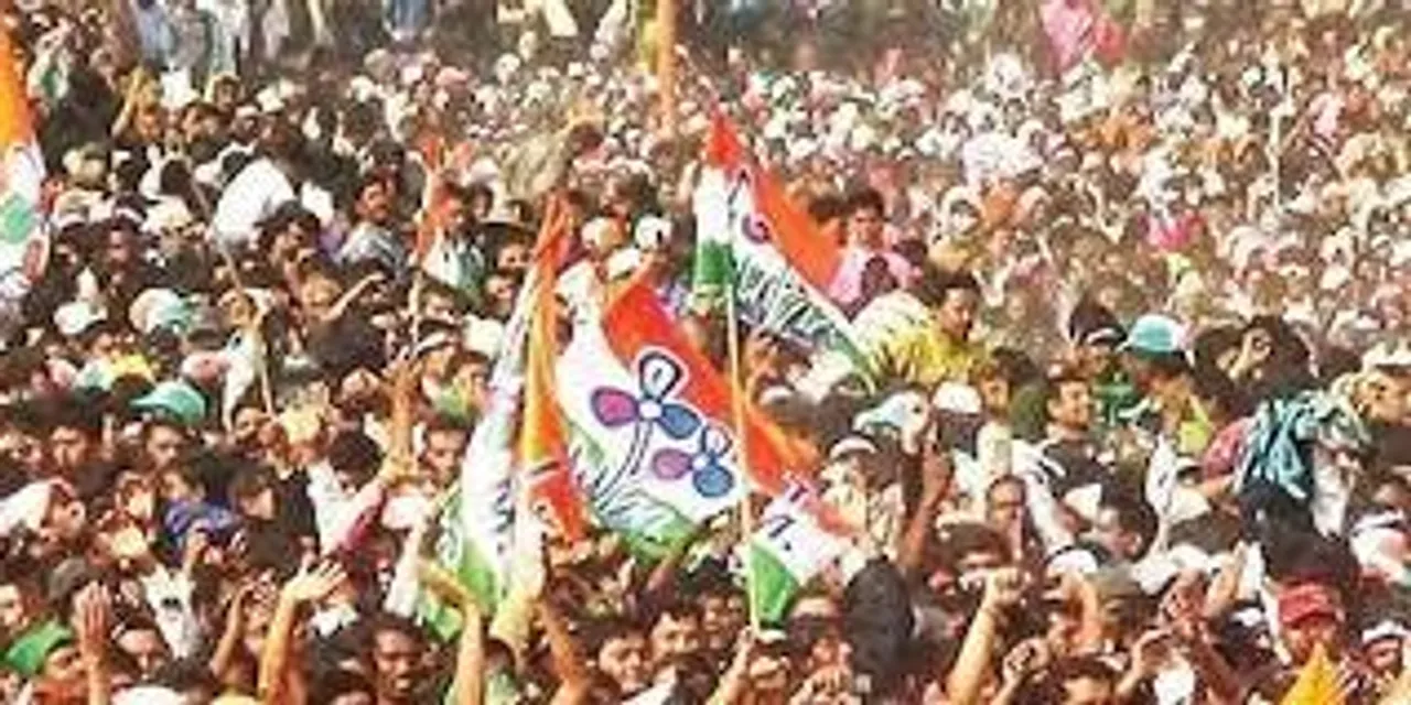 শেওড়াফুলিতে বিধি ভেঙ্গে তৃণমূলের ফুটবল প্রতিযোগিতায় উপচে পড়া ভিড়