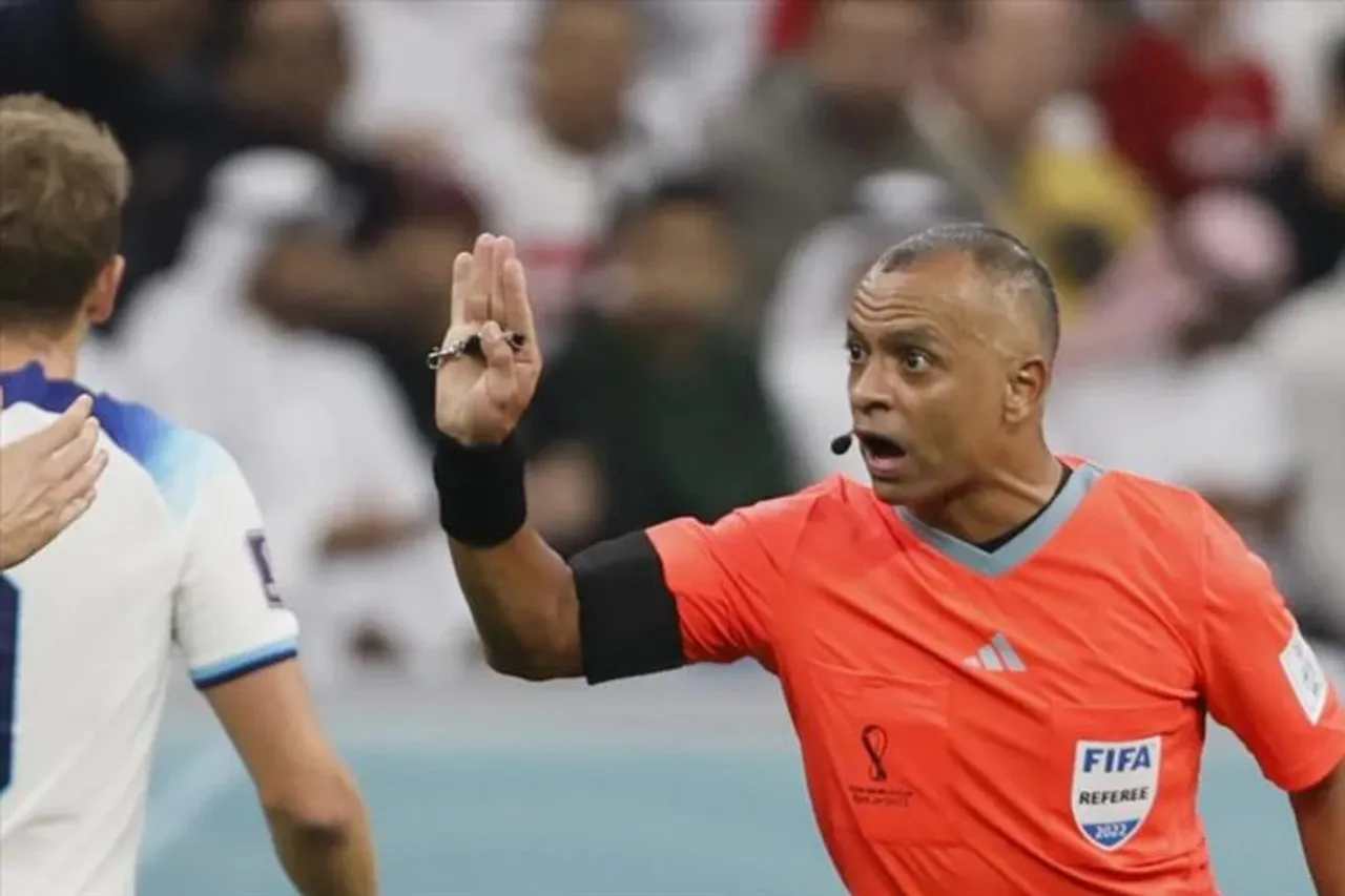 ইংল্যান্ড বনাম ফ্রান্স কোয়ার্টার ফাইনালের রেফারি কে ছিলেন?